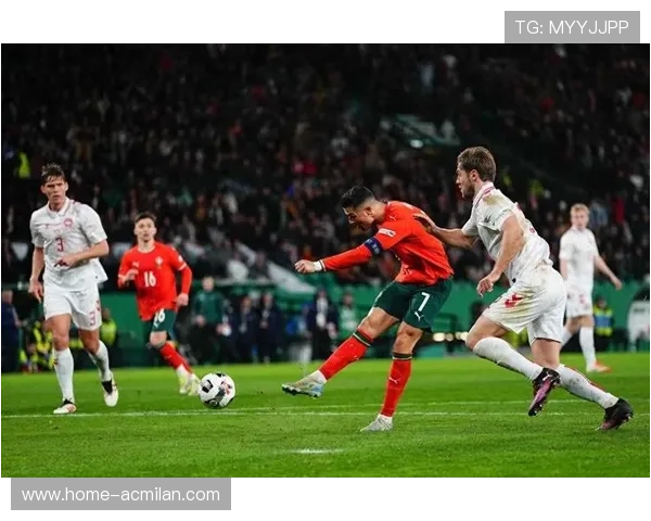 C罗斜插禁区抢点，胜利破密集防守，c罗半场吊射