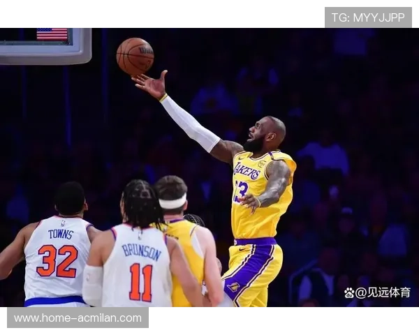 詹姆斯客场对阵尼克斯贡献三双数据，湖人关键时刻险胜对手